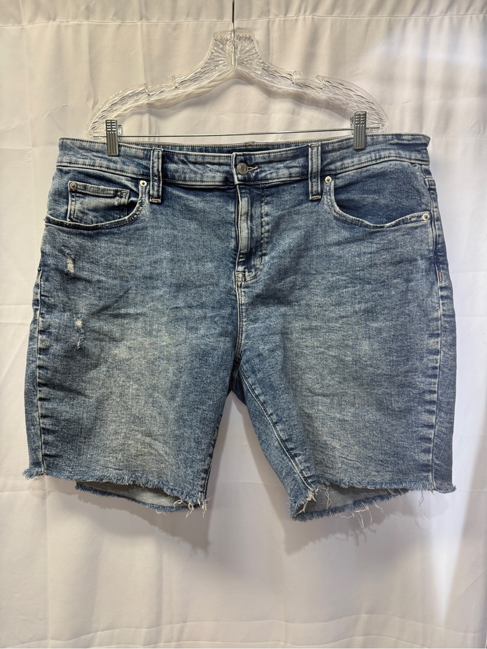 Gap Women's 18 - 8” inseam Blue Denim Cutoff Shorts EUC